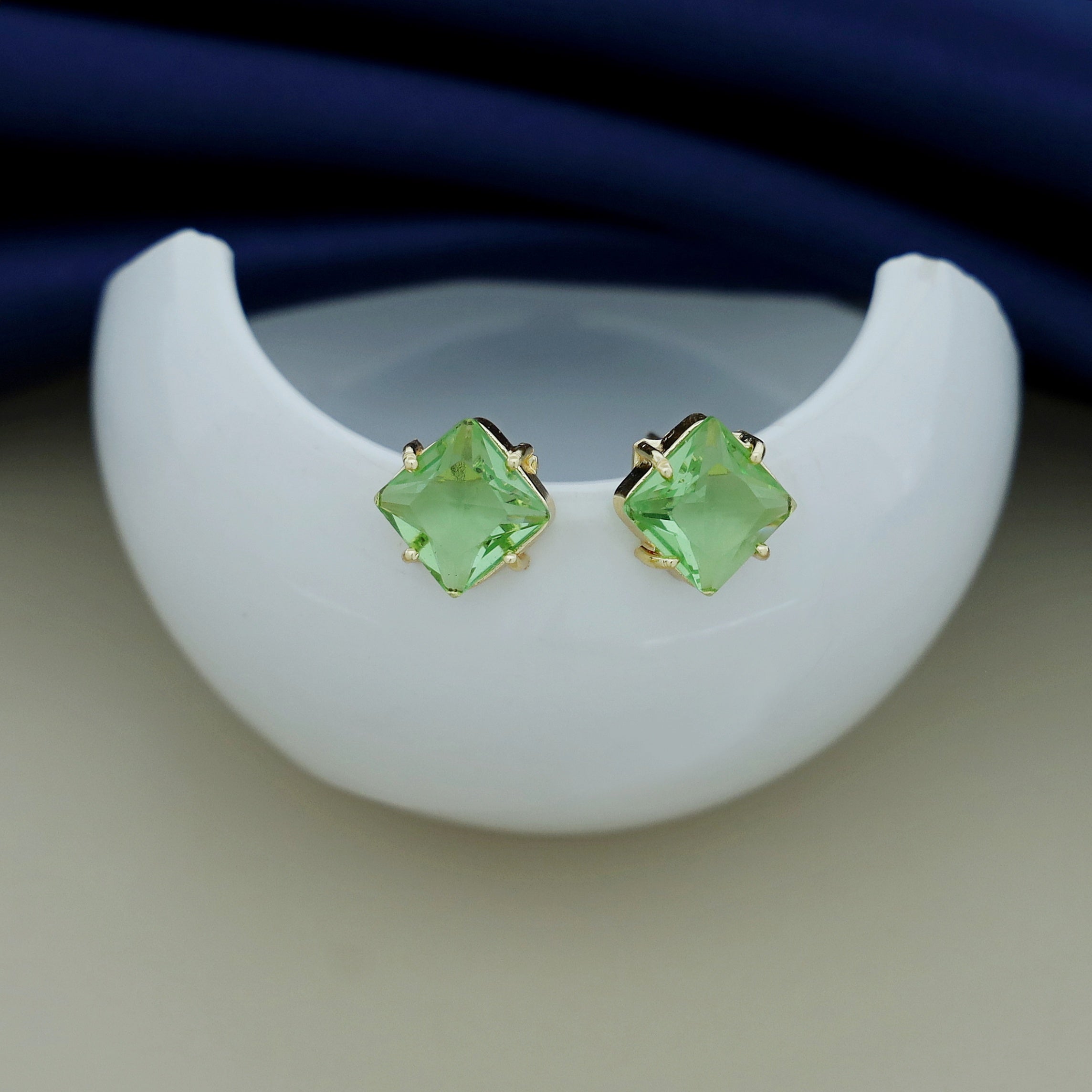 Diamond Glossy Stud